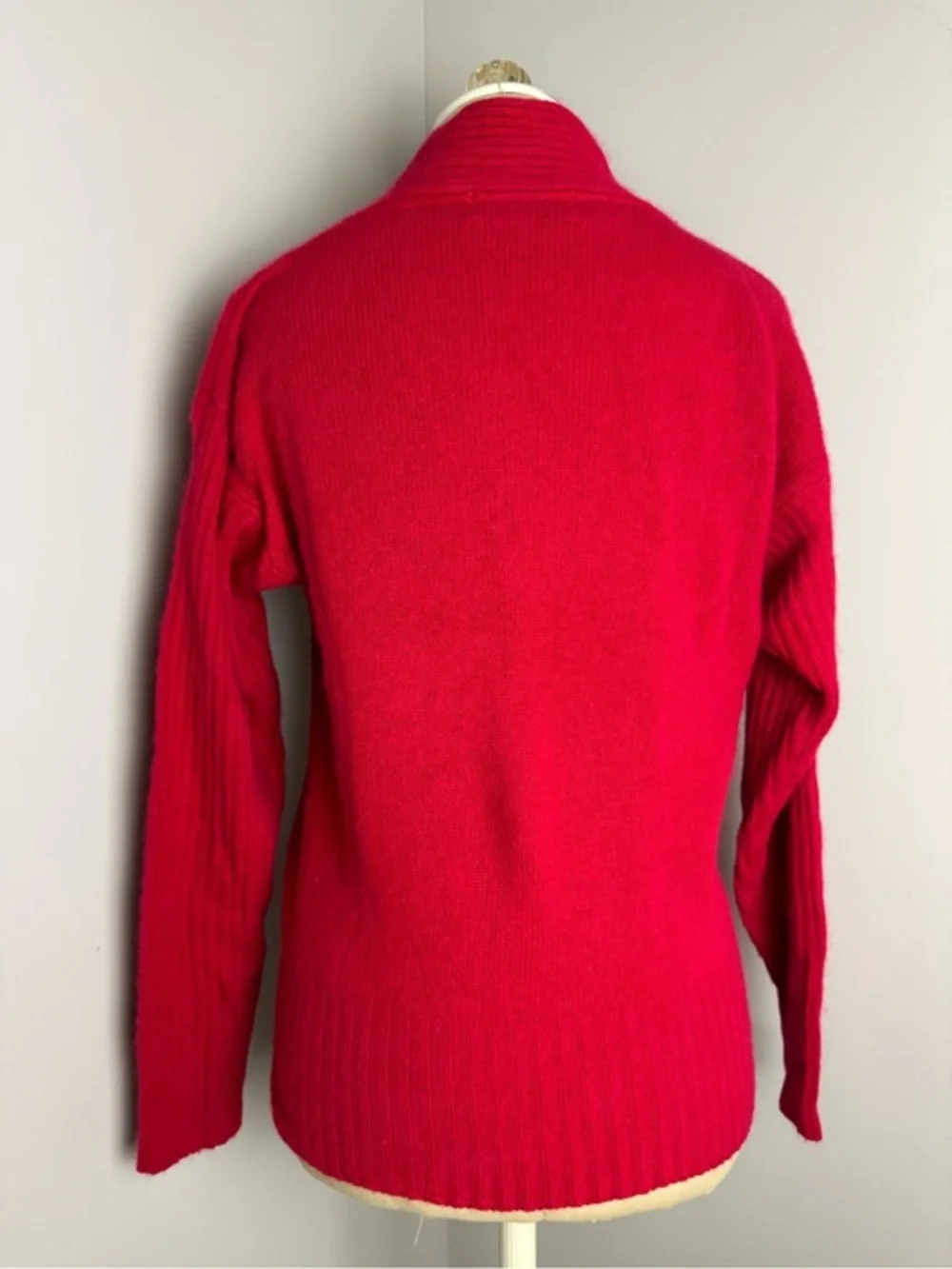 Oscar de la Renta Red V‑Neck Cable Knit Wool Blend Sweater